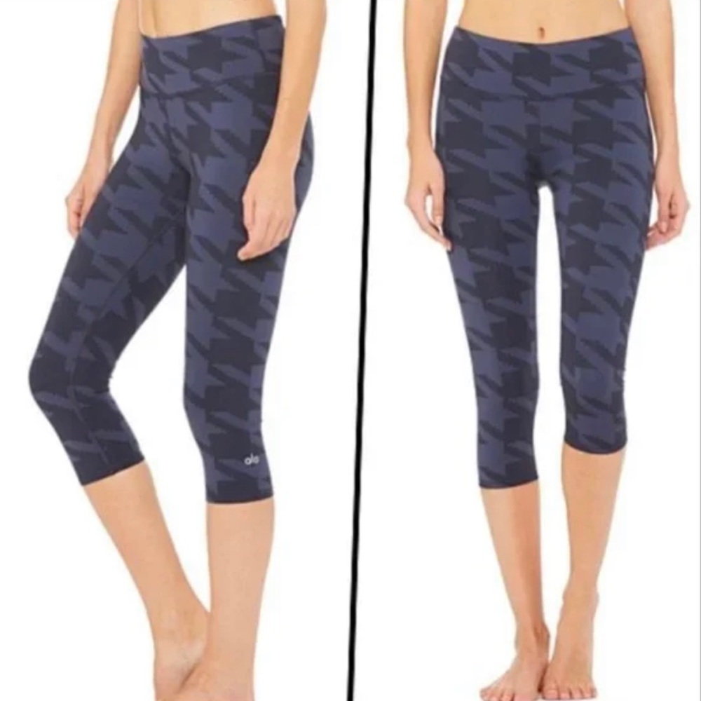 Alo Yoga Airbrush Houndstooth Crop Leggings, size Small